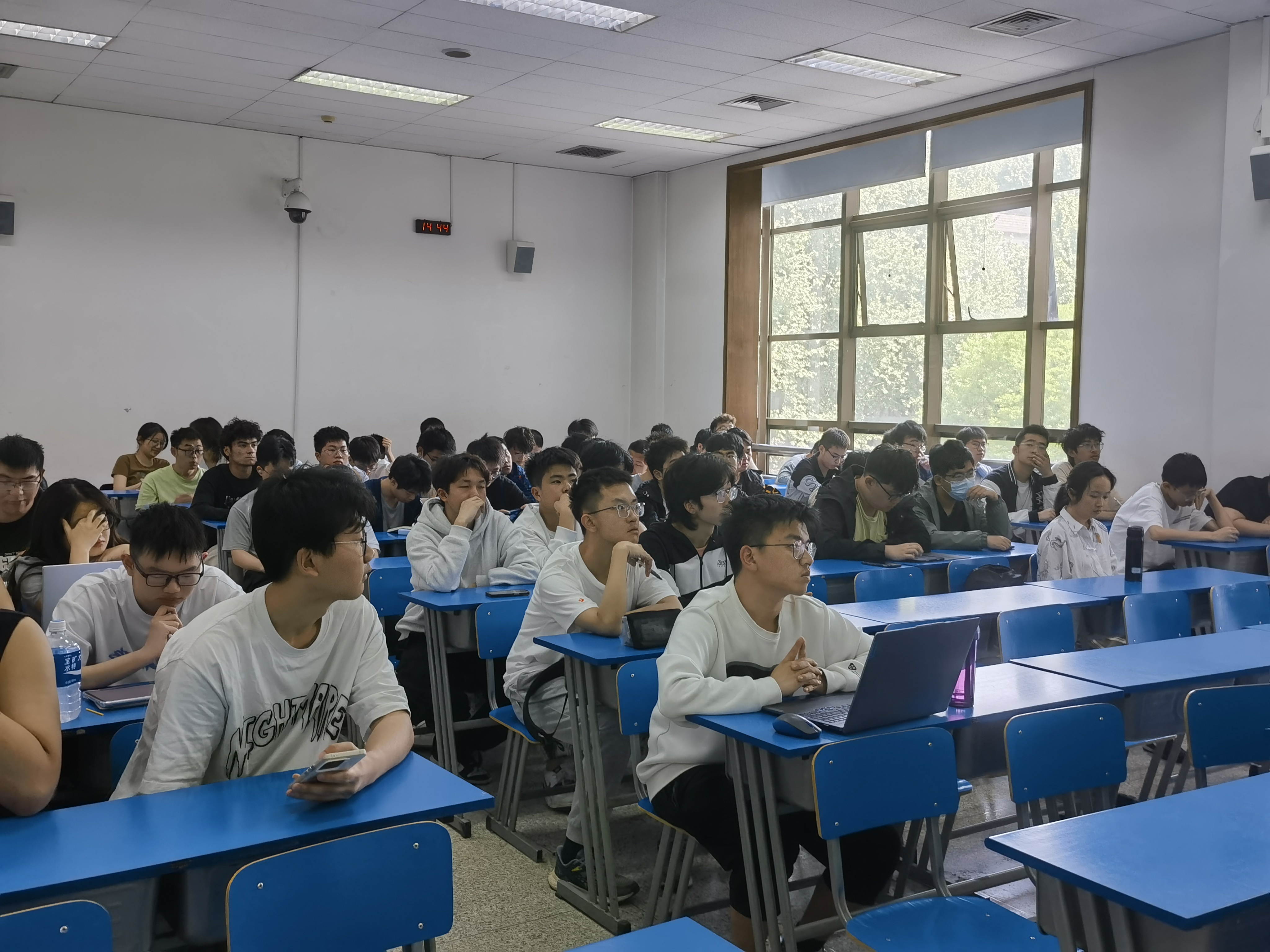 【双院协同】励志书院联合化学学院举办“励学兰：星空体育平台：台——化学大讲堂”讲座(图2)